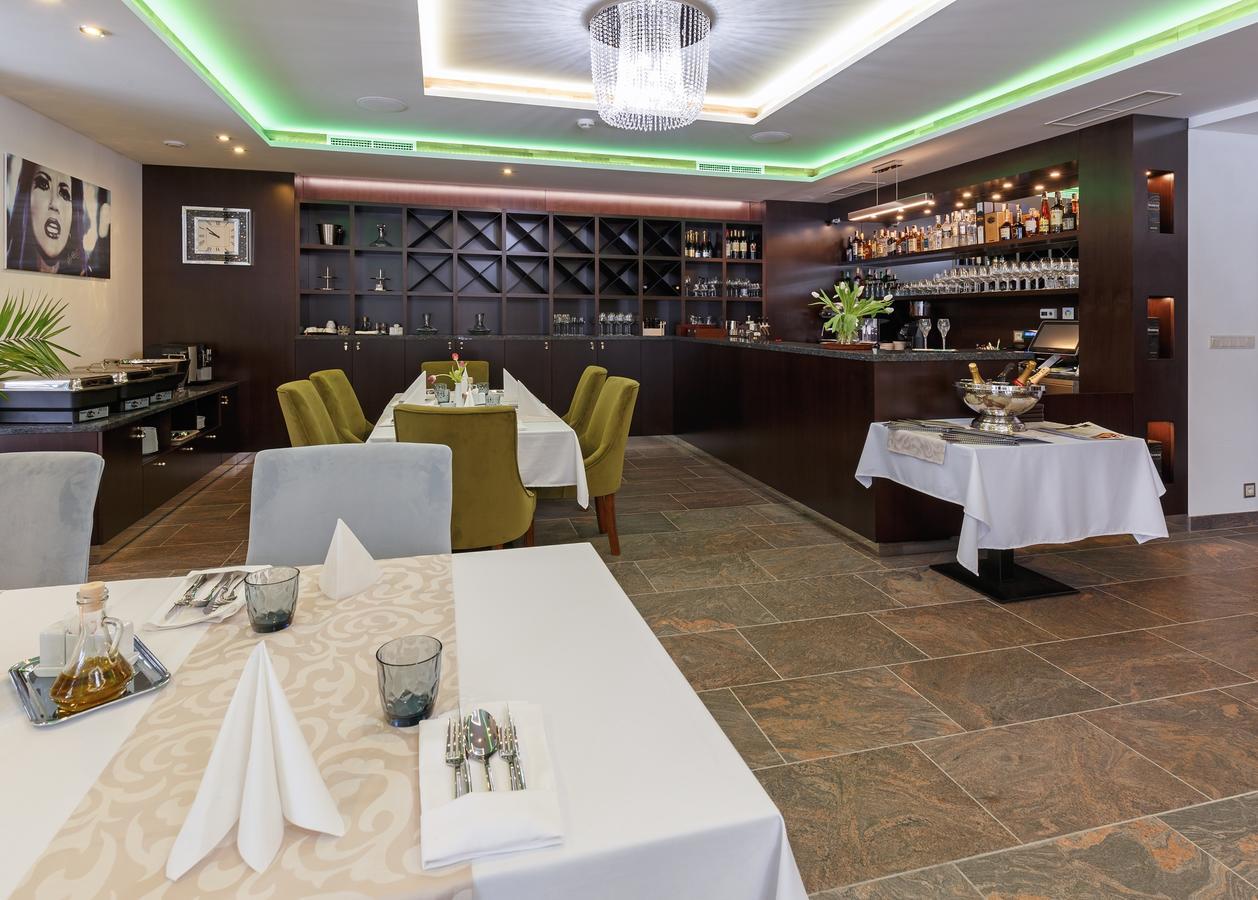 Hotel Bystra Снина Екстер'єр фото
