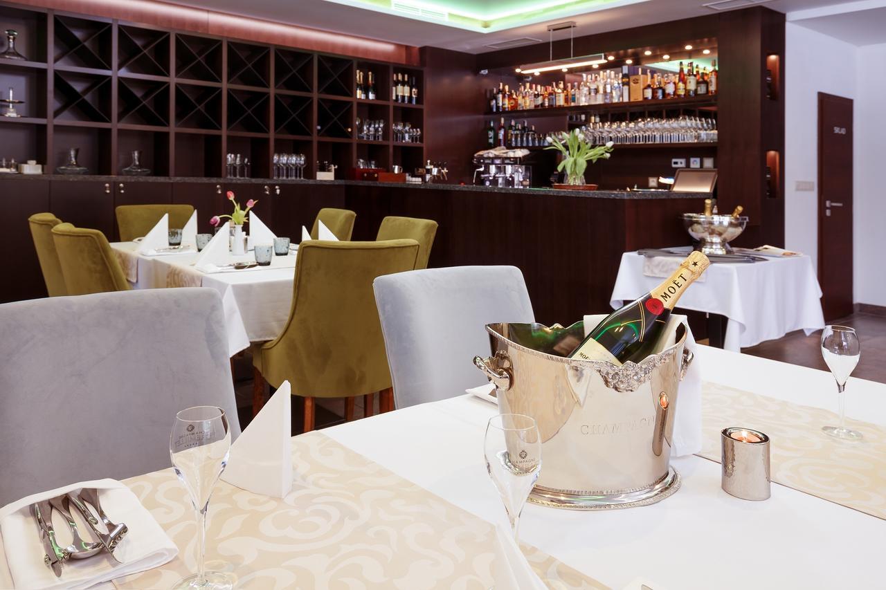 Hotel Bystra Снина Екстер'єр фото