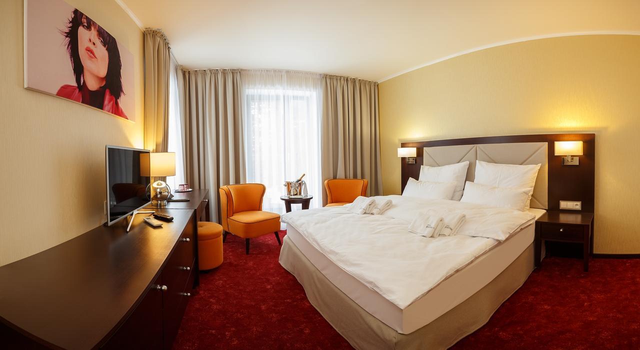 Hotel Bystra Снина Екстер'єр фото
